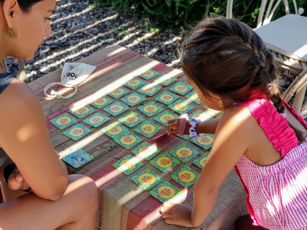 Jeu Mémory de yoga YogaKiddy : concentration et postures
